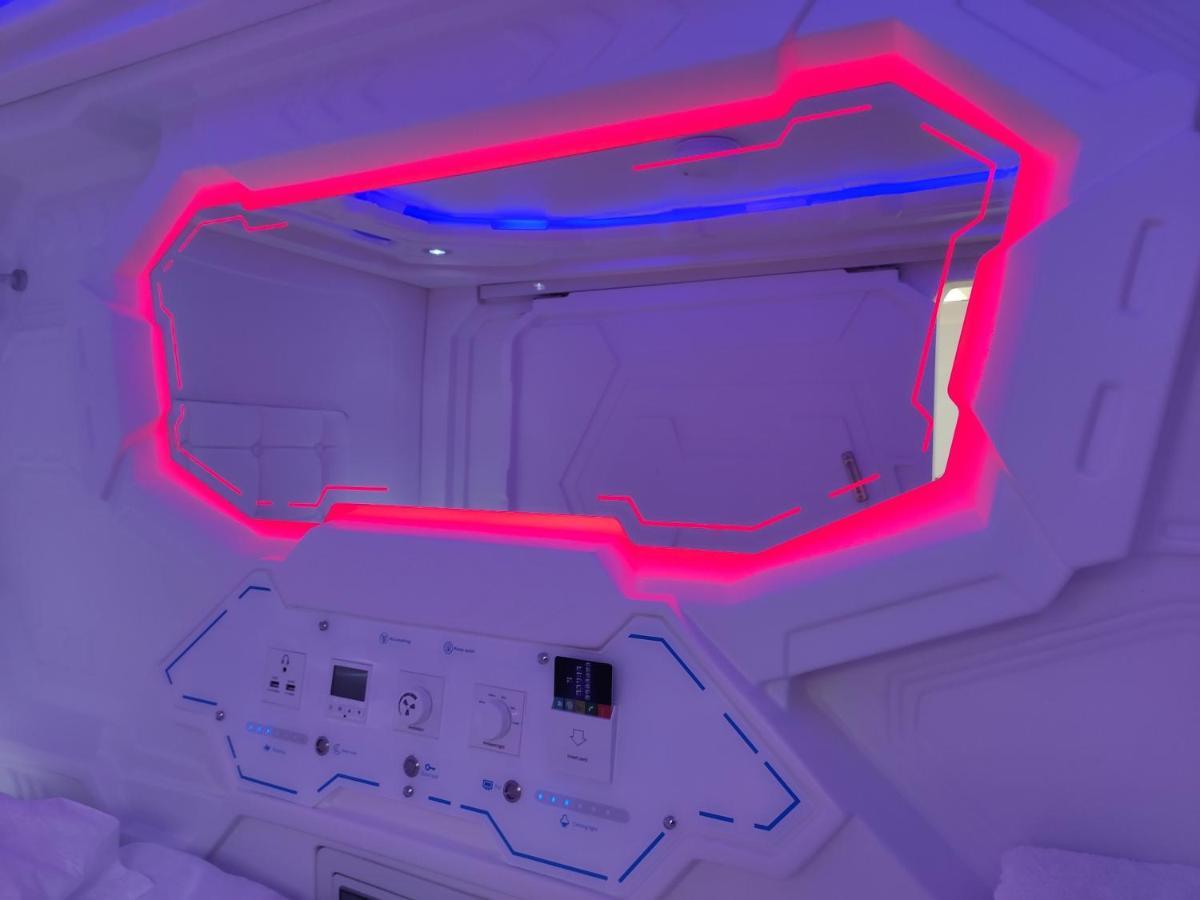 Capsule & Dormitory Space-X Baitulmaqdis Luaran gambar